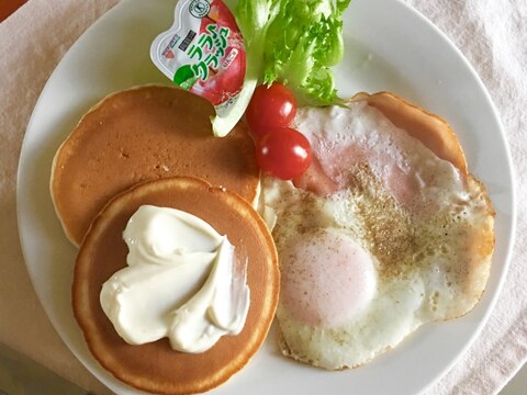 チーズディップホットケーキとハムエッグの朝ご飯♡